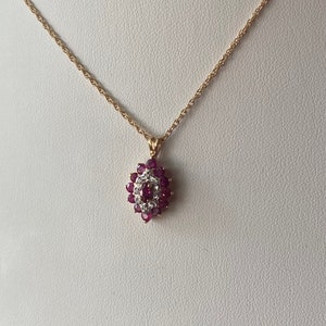 Vintage 10kt yellow gold pendant with rubies and genuine diamonds on yellow gold rope chain. afbeelding 12