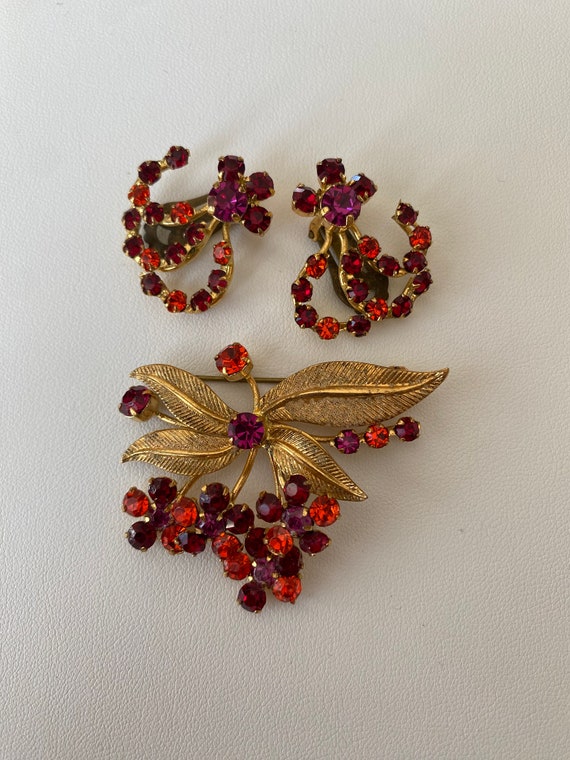 Vintage Austrian brooch and earring set. Pink, re… - image 1