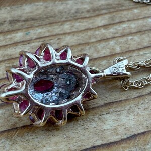 Vintage 10kt yellow gold pendant with rubies and genuine diamonds on yellow gold rope chain. afbeelding 14