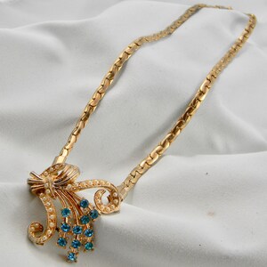 Vintage gold coloured necklace with synthetic pearl and rhinestone accents. image 4