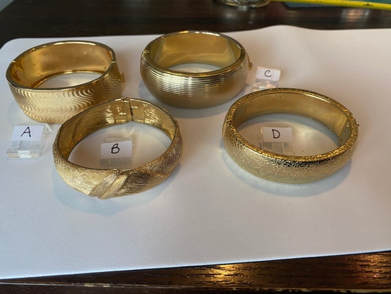 Assorted vintage hinged bangle bracelets. Each so… - image 10
