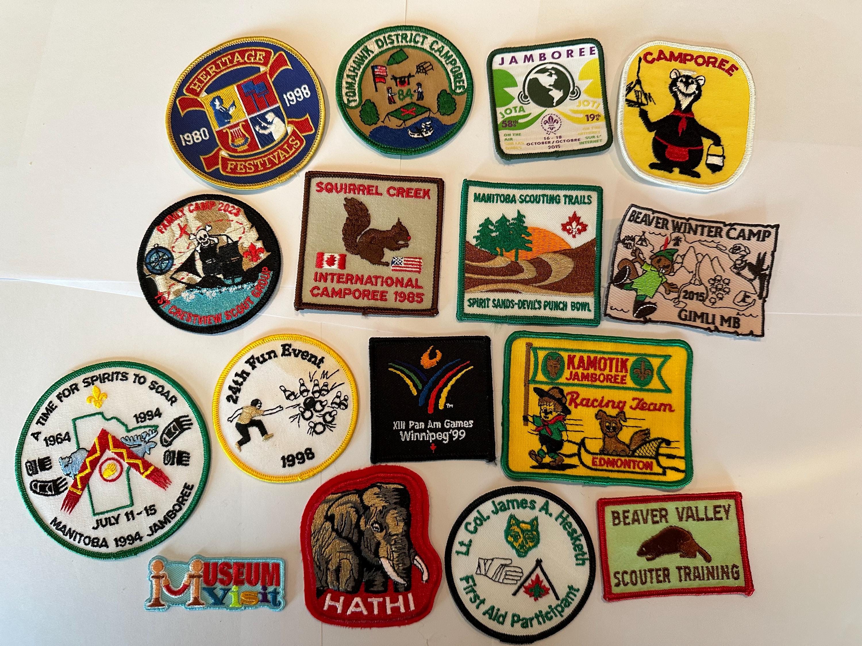 Ensemble de divers badges épingles timbres icônes ou autocollants