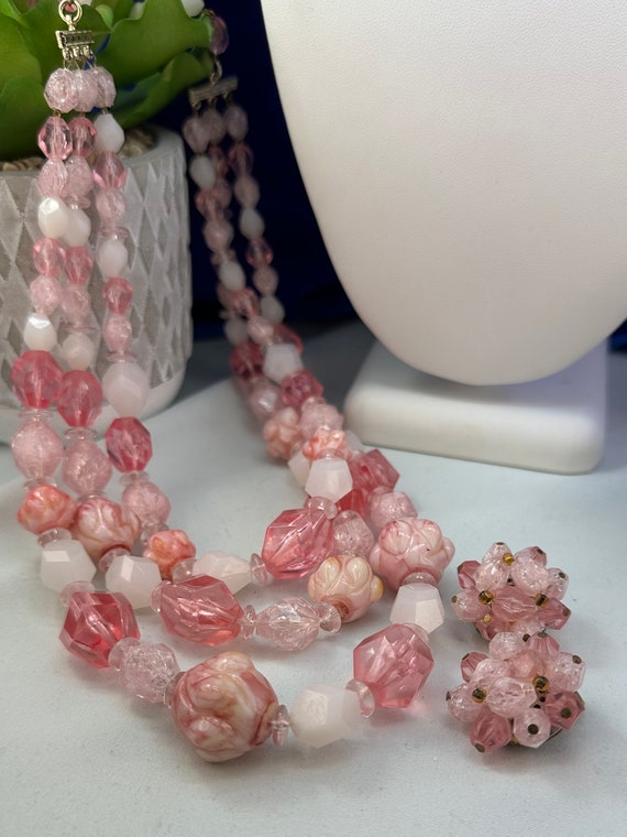 Vintage Bubblegum pink necklace and earring set, … - image 3