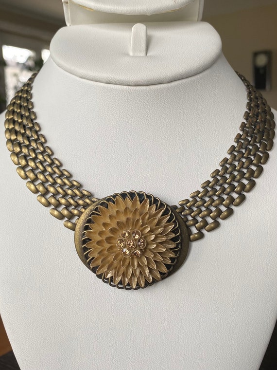 Unique vintage brass coloured necklace with flower