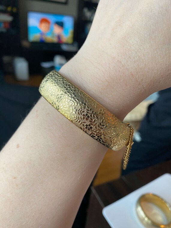 Assorted vintage hinged bangle bracelets. Each so… - image 8