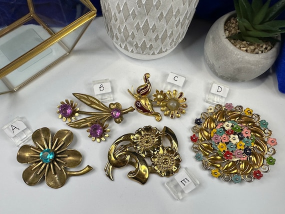 Assorted vintage and antique brooches. Each sold … - image 1