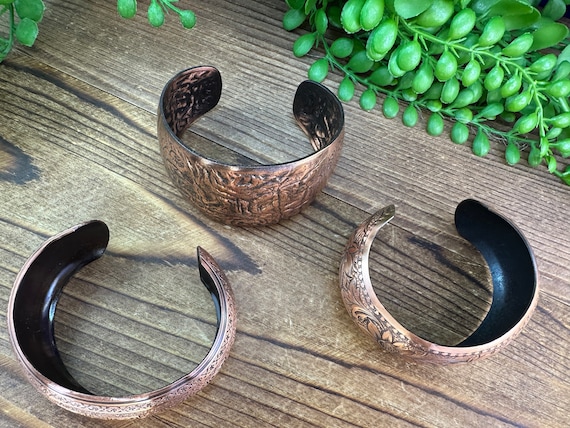 Assorted copper open back cuff bracelet bangles. … - image 9