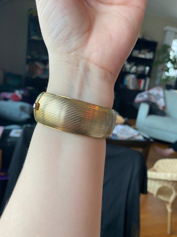 Assorted vintage hinged bangle bracelets. Each so… - image 7