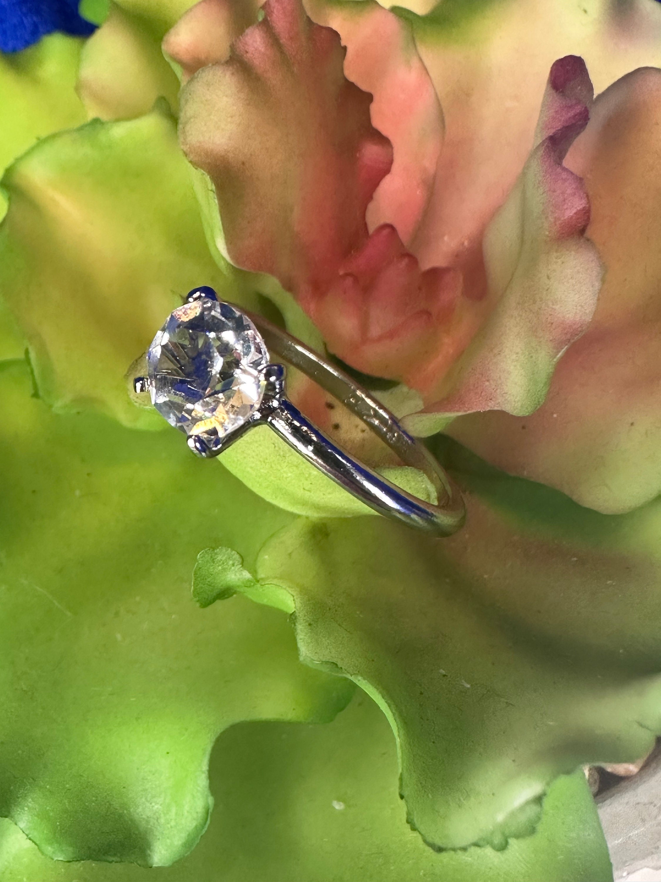 Hallmarked Uncas Mfg Co 1980 Vanderbilt Jewel Ring With