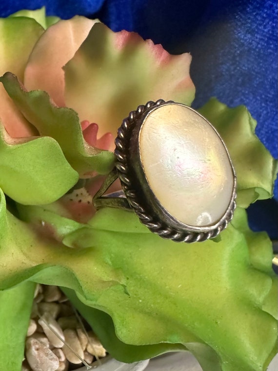Vintage Navajo mother of pearl and silver ring- s… - image 1