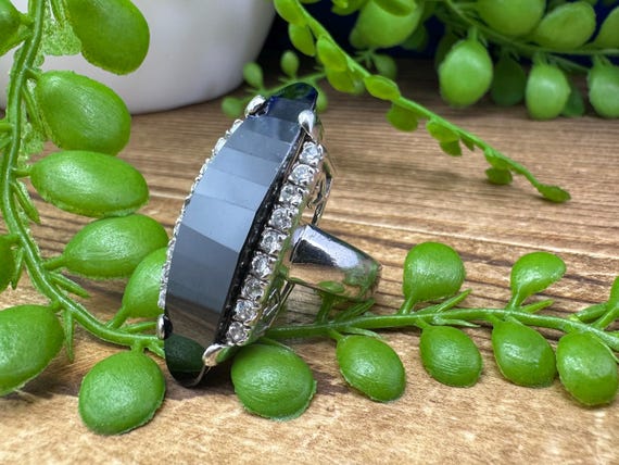 925 statement ring with unique faceted black ston… - image 1