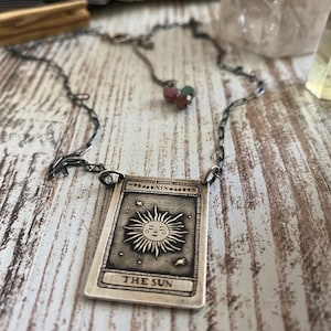 Collar de carta del Tarot de plata.