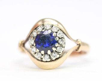 Vintage 9ct gold blue and white Cubic Zirconia ring - fully hallmarked - size R or US 8 1/2