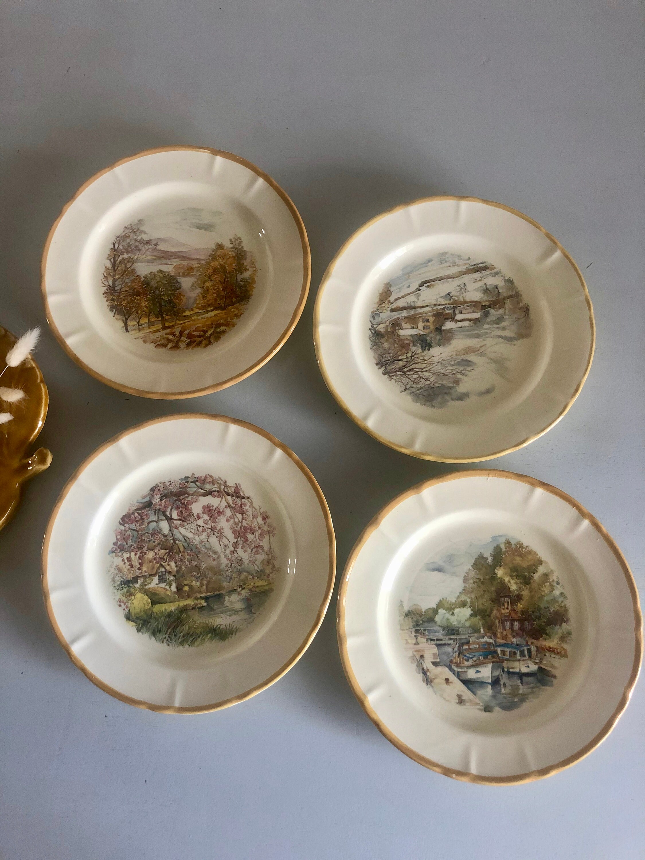 4 Assiettes Aux Décors Des Saisons