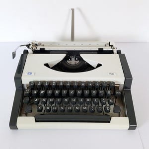 Vintage Typewriter White UNIS tbm / Mid Century Modern / Midcentury 70s / Portable Manual Typewriter / Working Typewriter