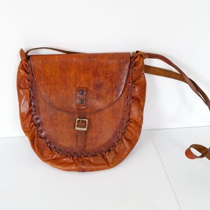 Vintage 1980er handgemachte braune Lederhandtasche, Echtleder, Umhängetasche aus Leder mit Prägung, Boho-Stil