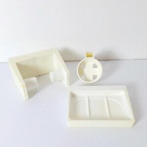 Ensemble de salle de bain vintage en plastique blanc, porte-brosse à dents, porte-savon, porte-papier hygiénique, années 1970