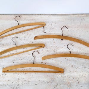 Vintage 5 set of wood clothes hangers, Mid century modern,  minimalist mid mod, Retro hanger storage, Closet organizing, classic decor