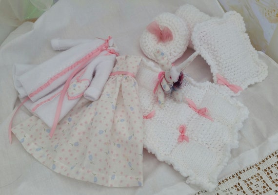BJD Bed set. Pink and white floral night dress & robe.Three pillows, quilt and a toy rabbit. Dolls night clothes Set for IMDA 3.0 girl doll
