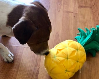 Snuff box in the shape of a pineapple. Size: length 13.8 inches (35 cm), diameter 5.5 inches (14 cm). Snuff box for dog. Snuff box for a cat