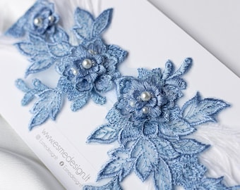 Blue wedding garter with feathers, Blue lace bridal garter