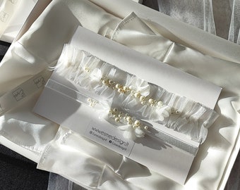 Bridal robe and wedding garter set, Gift box for bride