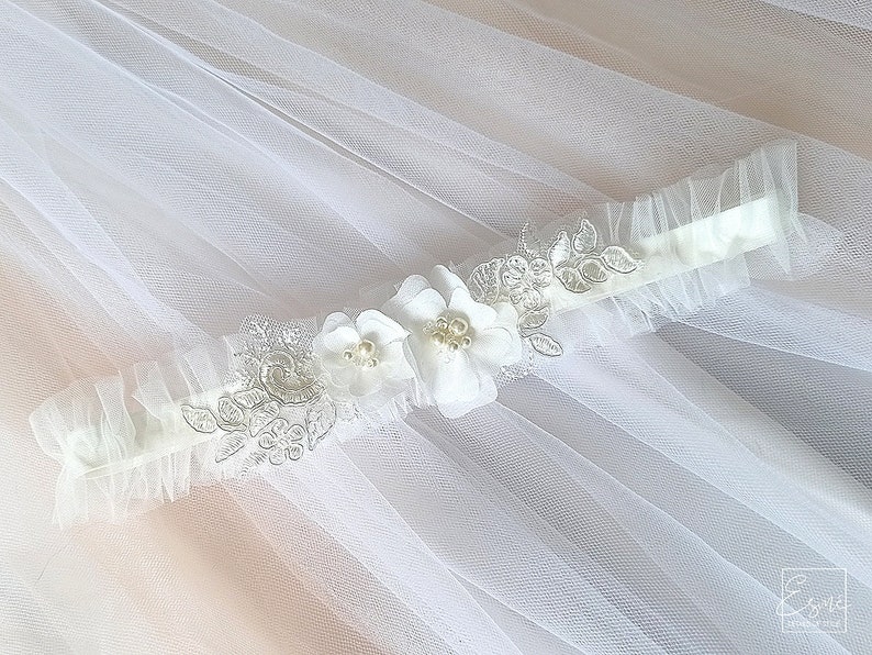 Handmade wedding garter made of tulle, lace and flowers.