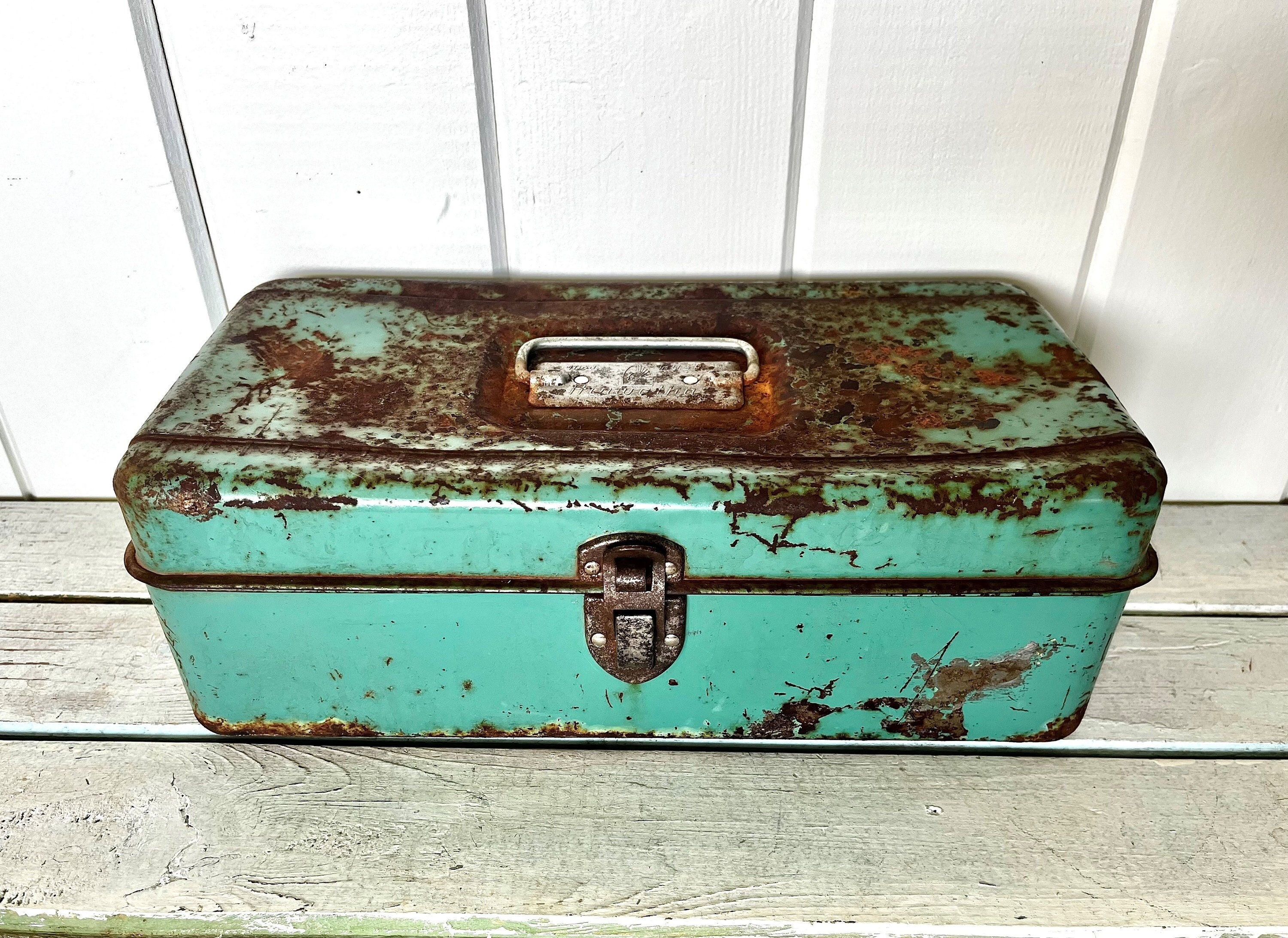 Lot - Vintage 1950's Metal Fishing Tackle Box w/ Lures, Etc.. (C.C.B. Co,  Paw-Paw, Etc..)