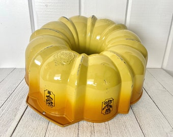 Vintage Mid-Century Nordic Ware 'Best Bundt' Fluted Tube Cake Pan, Ombre Yellow/Gold MCM Kitchen Counter Decor