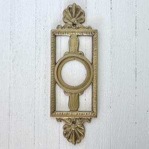 Plaque de porte vintage, plaque arrière de poignée de porte en métal doré, élément architectural de récupération