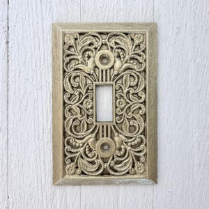 Placa de interruptor de luz única vintage em metal dourado (um botão)