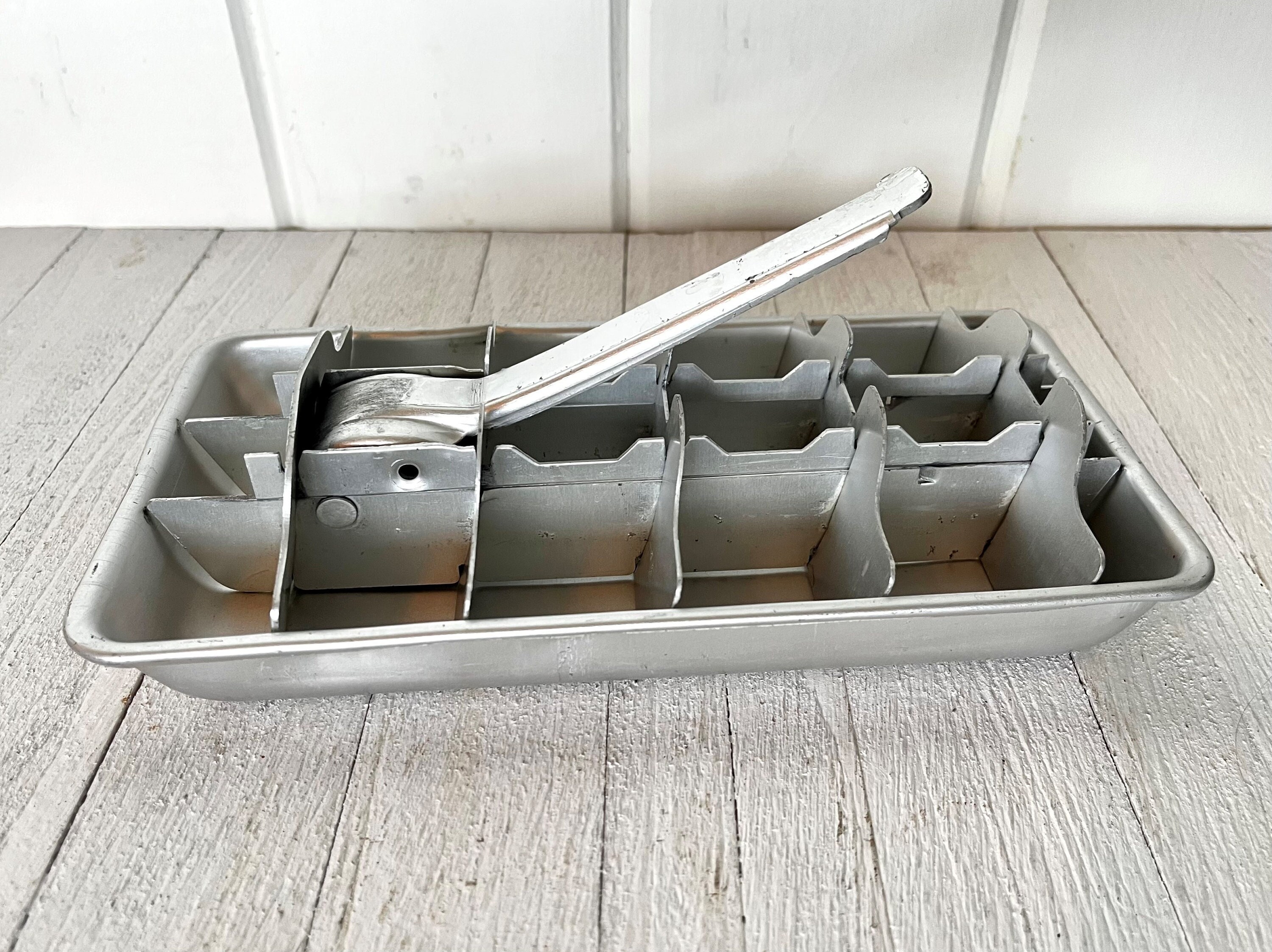 Onyx Stainless Steel Old-School Ice Cube Tray with Handle, Dishwasher Safe   Stainless steel ice cubes, Stainless steel ice cube tray, Best ice cube  trays