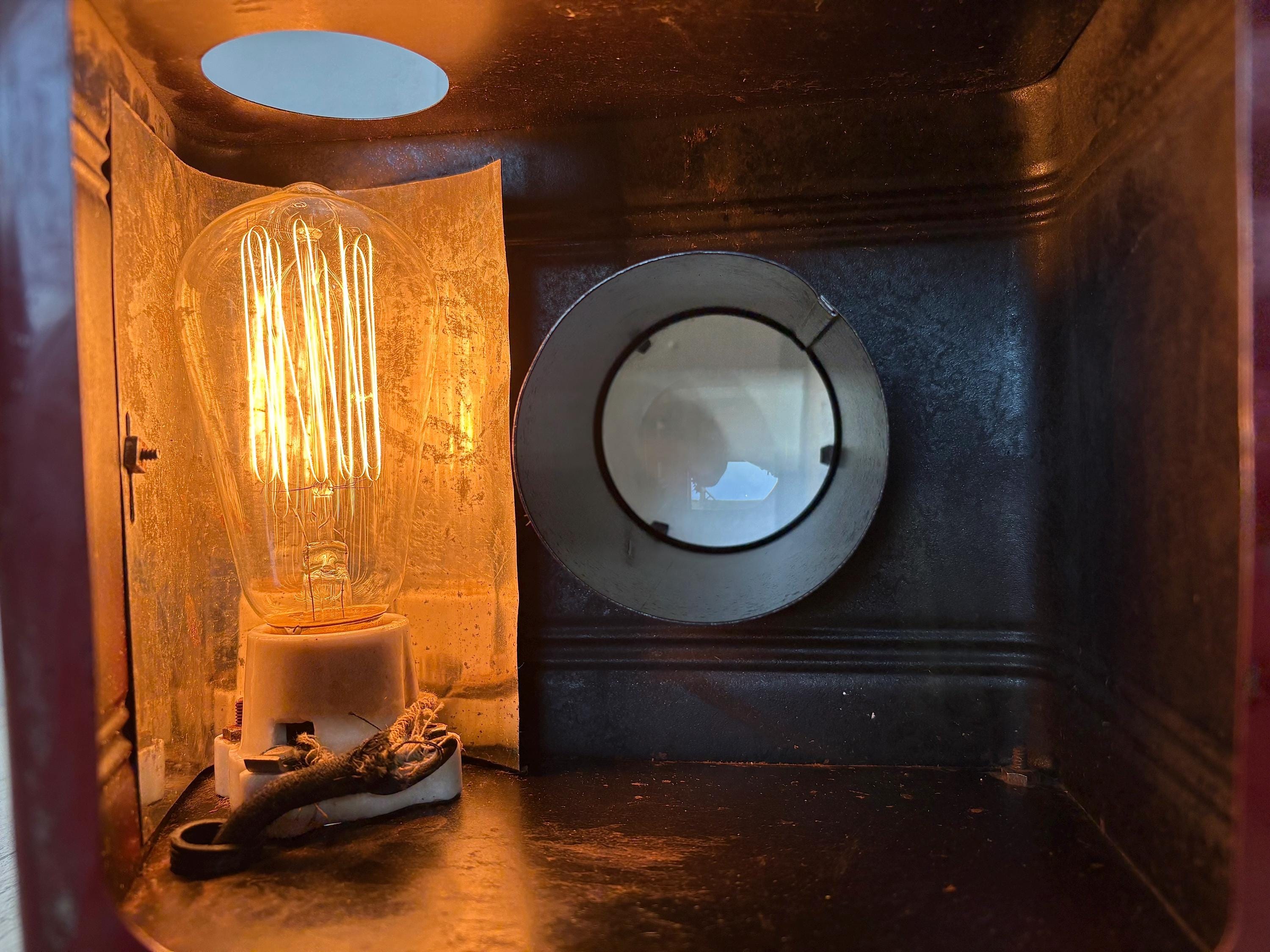 Un projecteur de diapositives de lanterne magique au début des années 1900 avec des diapositives Photo Stock - Alamy