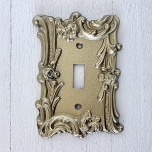 Vintage-Lichtschalterabdeckung aus goldfarbenem Metall (Ein-Kipp-Schalter)