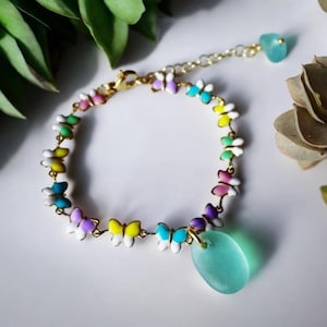 Bracelet en verre de mer pour fille. Bracelet enfants papillons. Soyez des bijoux en verre.