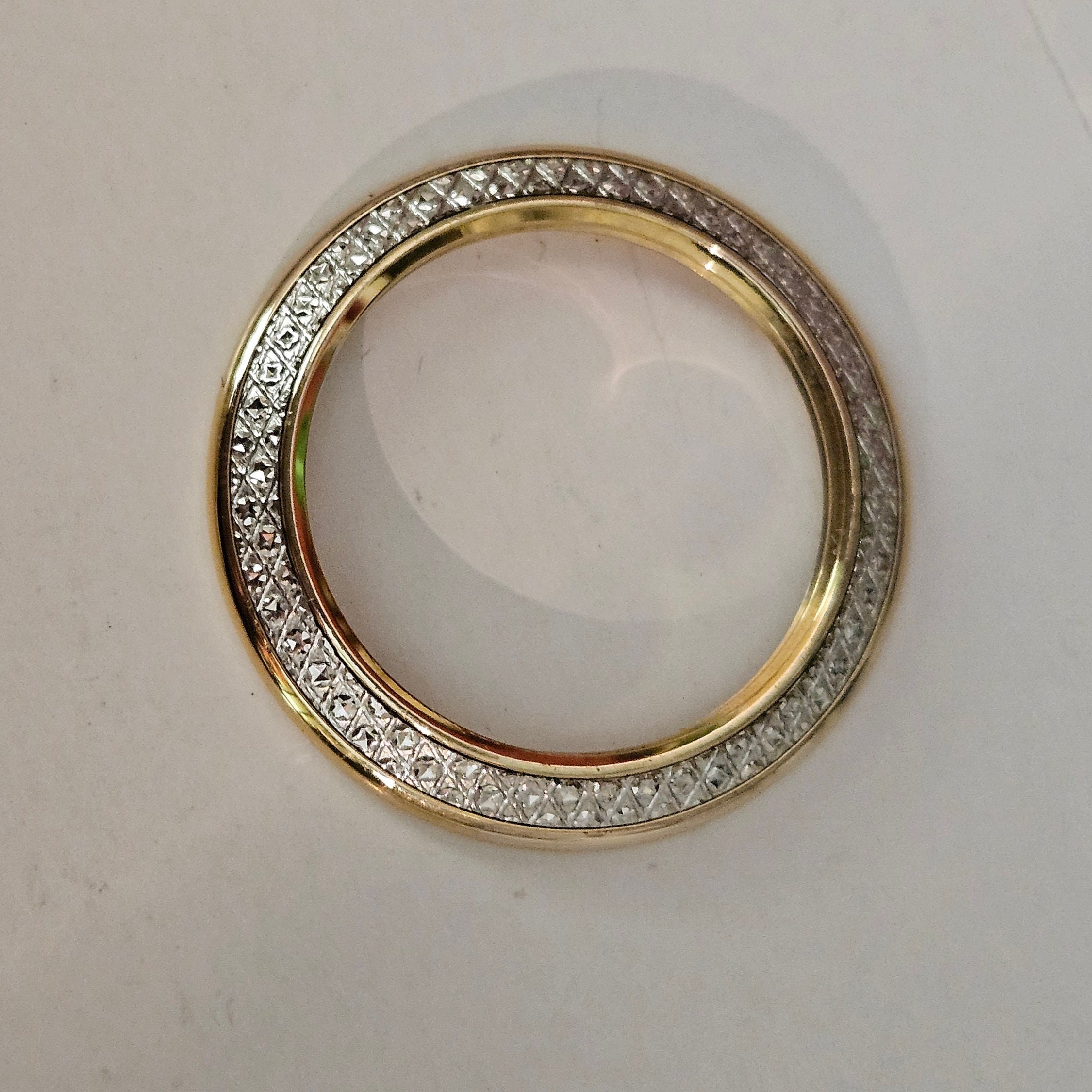 AUTHENTIC VINTAGE GUCCI DIAMOND CUT BEZEL GOLD WATCH Vintage Ladies Gucci Diamond Cut Bezel and 6 Changeable  main image 3