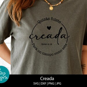 May include: A gray t-shirt with a black circle design that says "Quiz&aacute;s fuiste creada Ester 4:14 para un tiempo como este".