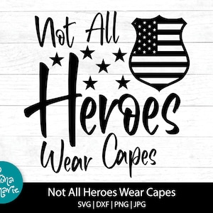 Puede incluir: Diseño gráfico en blanco y negro con el texto "Not All Heroes Wear Capes". El gráfico presenta una bandera estadounidense estilizada dentro de un escudo con estrellas alrededor del texto.