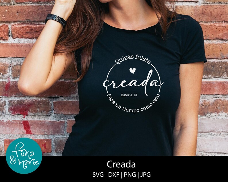 May include: A black t-shirt with white text that reads "Quiz&aacute;s fuiste creada para un tiempo como este" and "Ester 4:14".