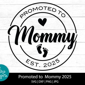 Promovida a mamãe EST. 2025 SVG, Nova mamãe svg, Primeiro dia das mães, svg, dxf, jpg, png, Arquivo de corte SVG, Cricut, Silhueta,