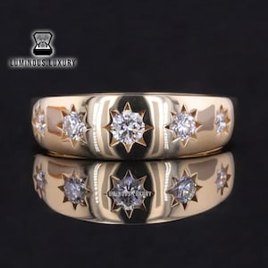 Antique Late Victorian Style Men&#39;s Band, Trendy Round Cut Colorless Moissanite 5 Stone Band, Star Flush Set Solid Gold Wedding Band For Him