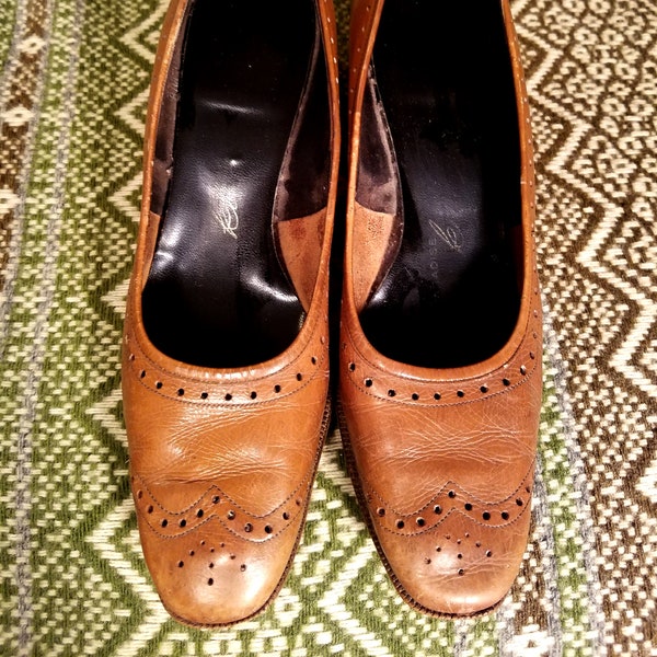 spectator pumps