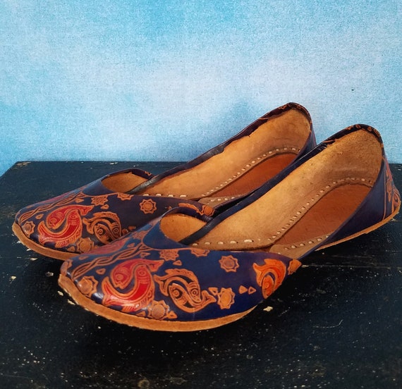 Rare Vintage 1960s Handmade Ethnic Jutti Embroidered Flat Slip on Shoes