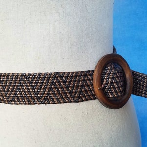 Vintage 90s Woven Brown 2-Tone Stretch Raffia Belt, Tribal Triangle Pattern, Large Circular Wooden Buckle/ Up To 40 Waist image 6