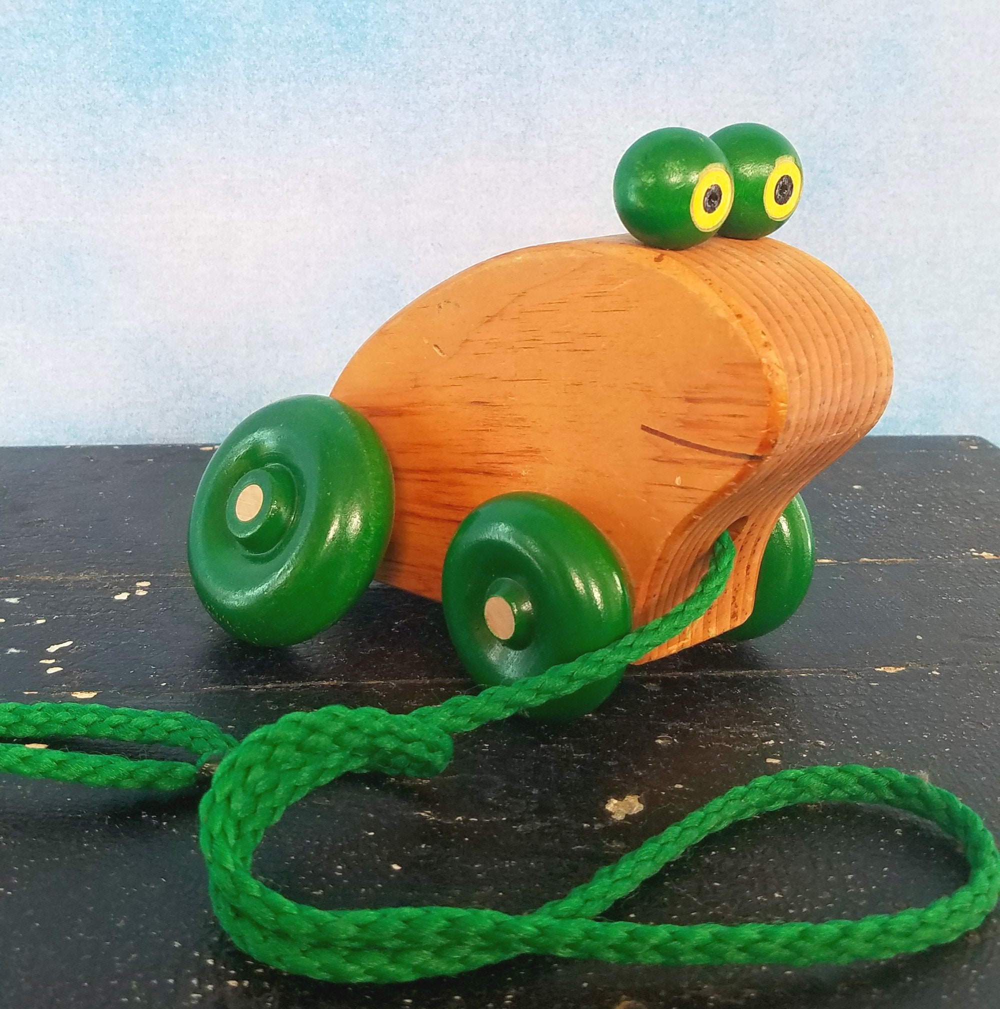 Vintage Hand Made Wooden Frog Pull Toy With Tilted Wonky Back  display picture 1