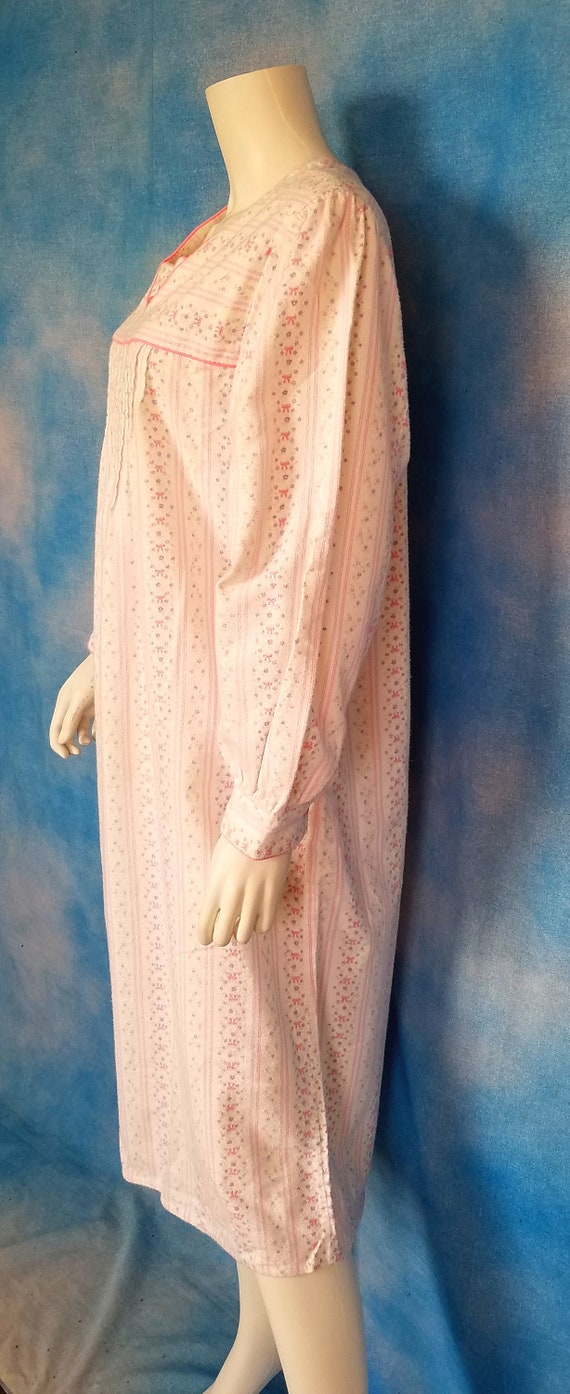 Vintage 80s White Flannel Long Sleeved Nightgown … - image 7