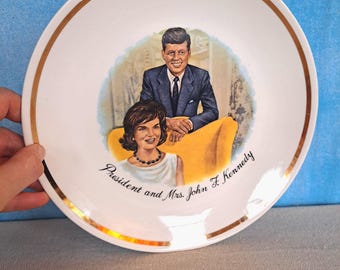 Vintage 1960s Commemorative Presidential Cabinet Decorative Display Plate, President and Mrs. John F. Kennedy, Gold Border, 9" diameter