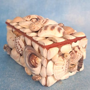 Vintage 60s Seashell Studded Trinket Box with Red Flocked Lining, Hinged Lid, 3"x2"x1.75"