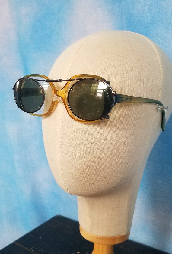 Vintage 80s Clip on Adjustable Sunglasses Attachment for