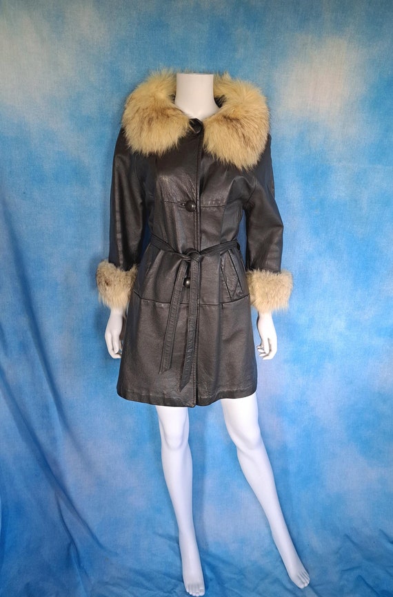 Vintage 70s Gunmetal Gray Short Leather Trench Coat With Arctic